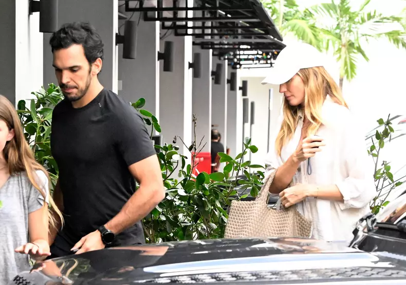 PREMIUM EXCLUSIVE: Gisele Bundchen and boyfriend Joaquim Valente are pictured together for the first time since the announcement of her pregnancy