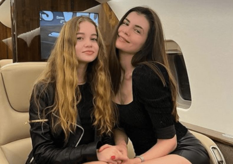 monica-gabor-si-fiica-ei-ca-doua-dive-intr-un-avion-privat-cum-a-reactionat-irinel-columbeanu8size20