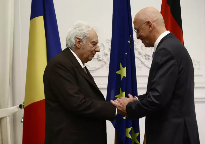 lucian boia decorat foro vlad chirea (13)