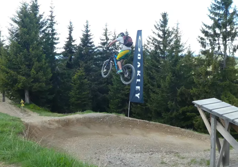 Un biciclist a fost împușcat mortal de un vânător în Alpii francezi (3)