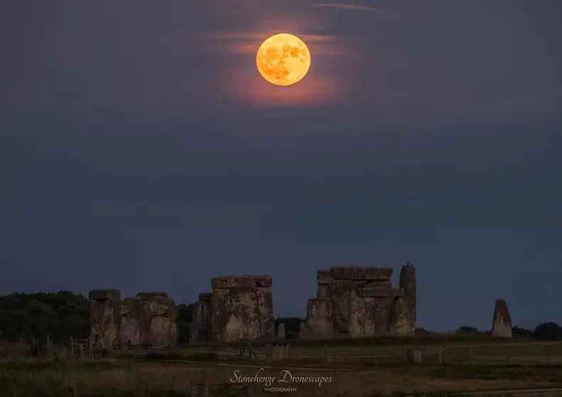 luna-capsuna-strawberry-moon-stonehenge-uk