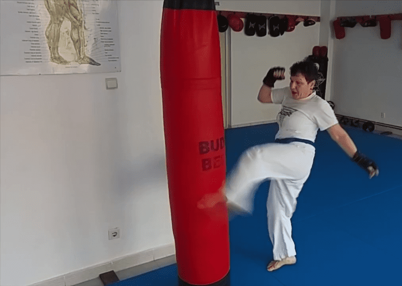 O pensionară din Târgoviște face karate la 60 de ani (2)