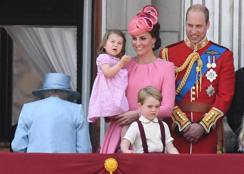 George și Charlotte, pe balconul Palatului Buckingham, familia regală, Kate Middleton, prințul William