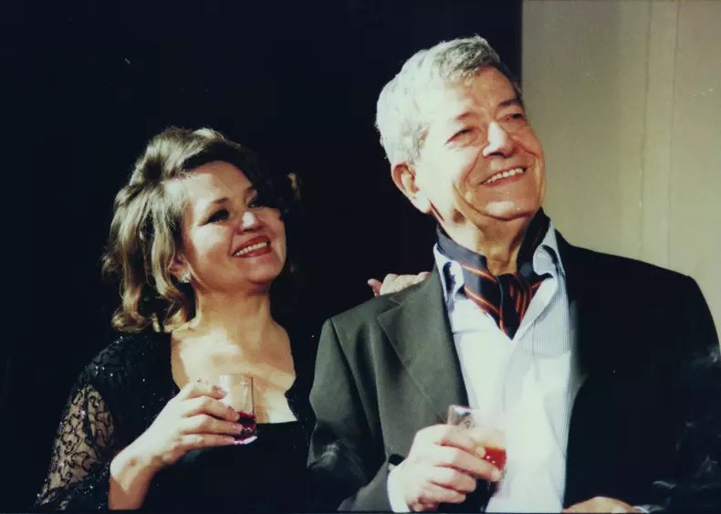 Ion Dichiseanu si Diana Lupescu in SARBATORI FERICITE sursa foto: Teatrul Nottara