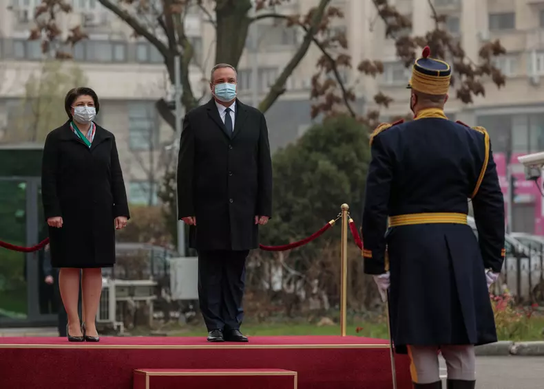 Primirea doamnei Natalia Gavrilița de către Nicolae Ciucă foto: Vlad Chirea