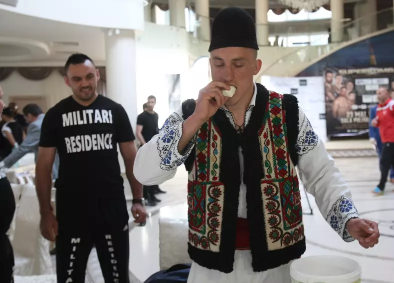 VLAD2215.jpg