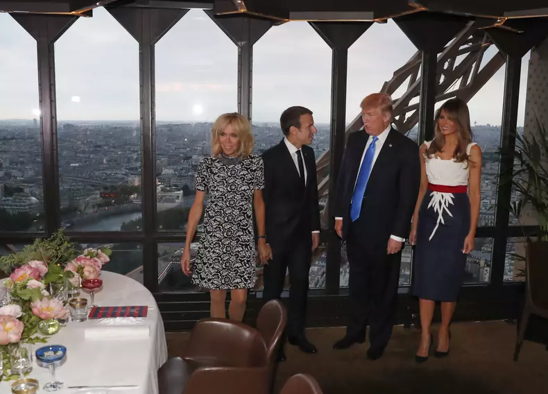 Brigitte Macron, Emmanuel Macron, Melania Trump și Donald Trump, la restaurantul Le Jules Verne