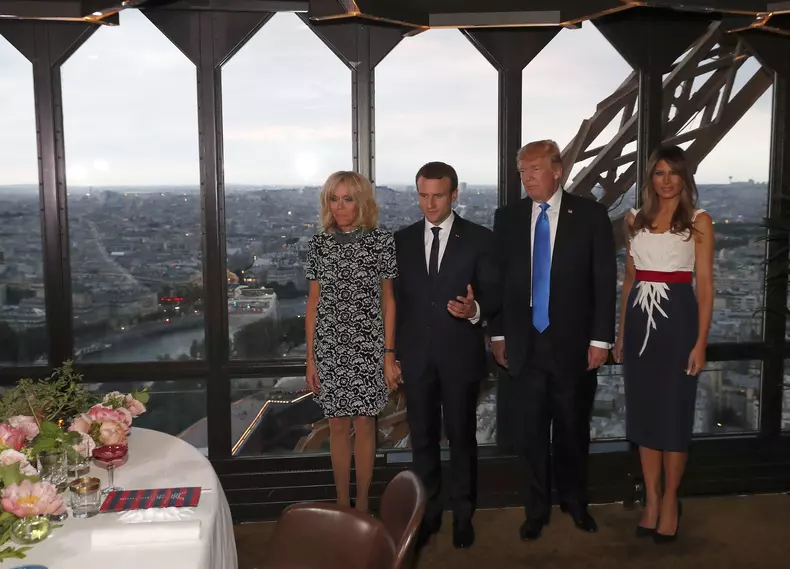 Brigitte Macron, Emmanuel Macron, Melania Trump și Donald Trump, la restaurantul Le Jules Verne