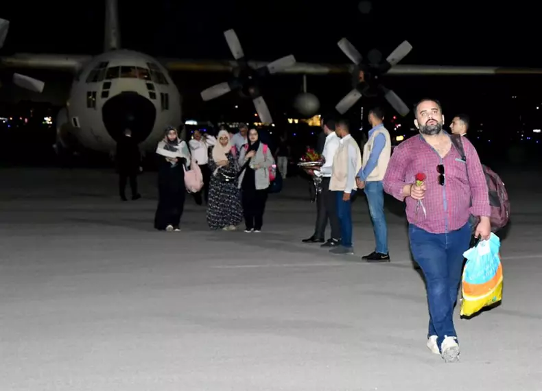 Egyptian evacuees from Sudan arrive in Cairo