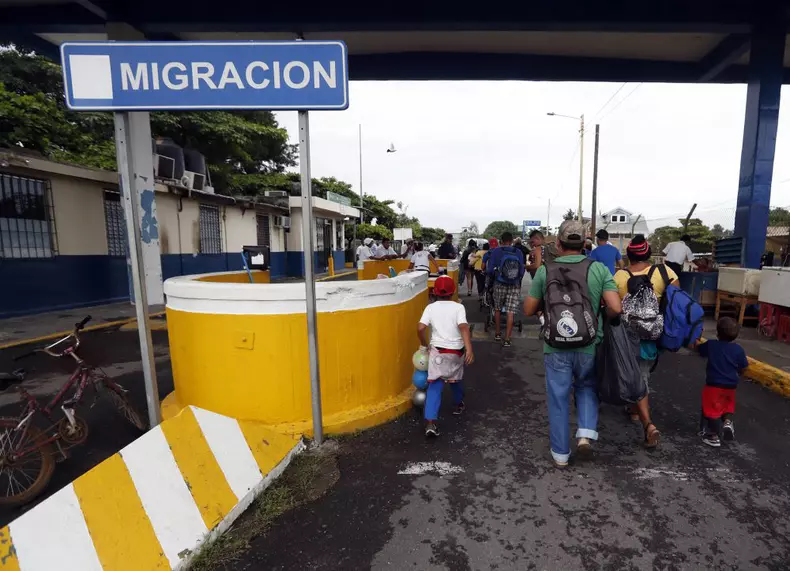 Mexico receives the advanced caravan of Honduran migrants