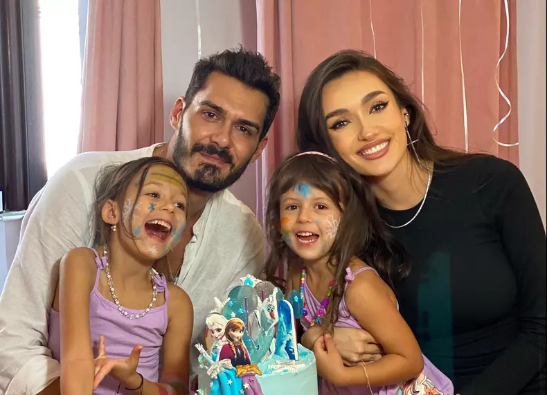 George Burcea și Viviana Sposub alături de Ella și Clara