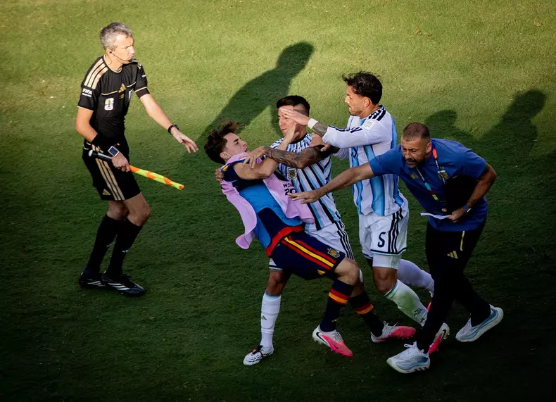 New York, USA 19th Jul 2026.  Fight between Gavi (ESP) Thiago Almada (ARG) Leandro Paredes (ARG) Spain  - Argentina World Cup Final Spanien  - Argentinien  19.07.2026   Credit: Moritz Muller/Alamy Live News