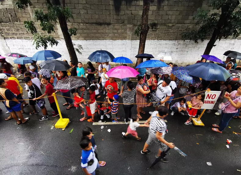 Typhoon Phanfone lands in central Philippines on Christmas