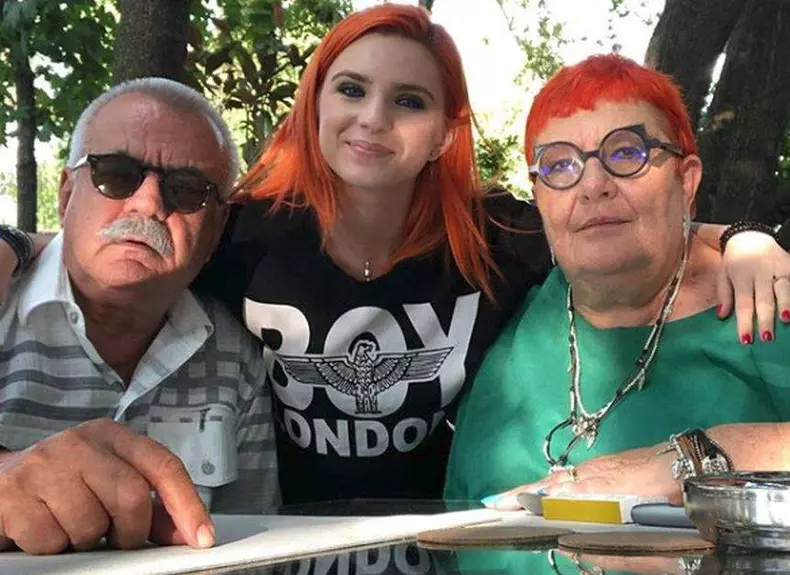cristina ciobanasu si mama adoptiva 2