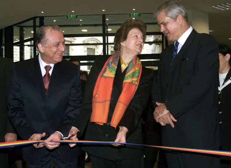 iliescu ion nicholson emma nastase adrian03771