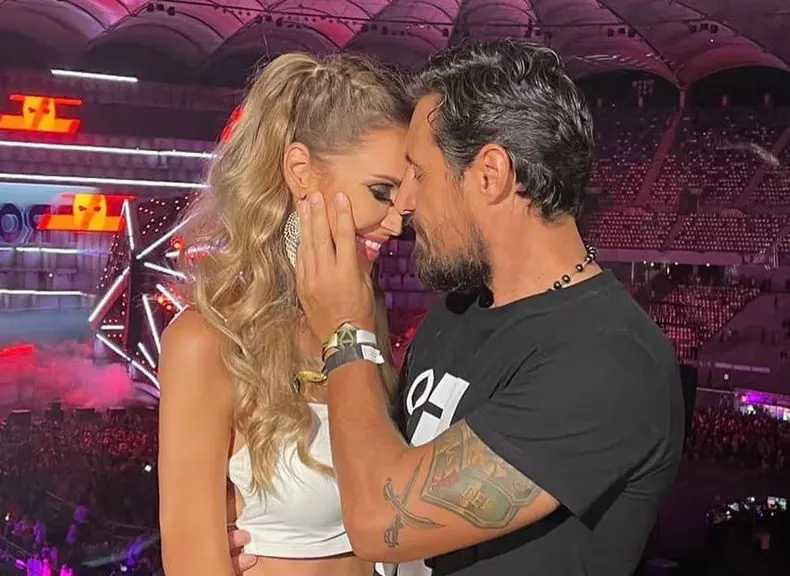 daniel-pavel-si-iubita-surprinsi-in-ipostaze-romantice-au-fost-in-centrul-atentiei-pe-ringul-de-dans11size24