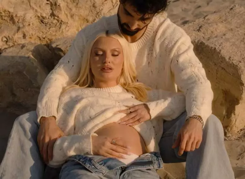 Alexandra Stan însărcinată (1)