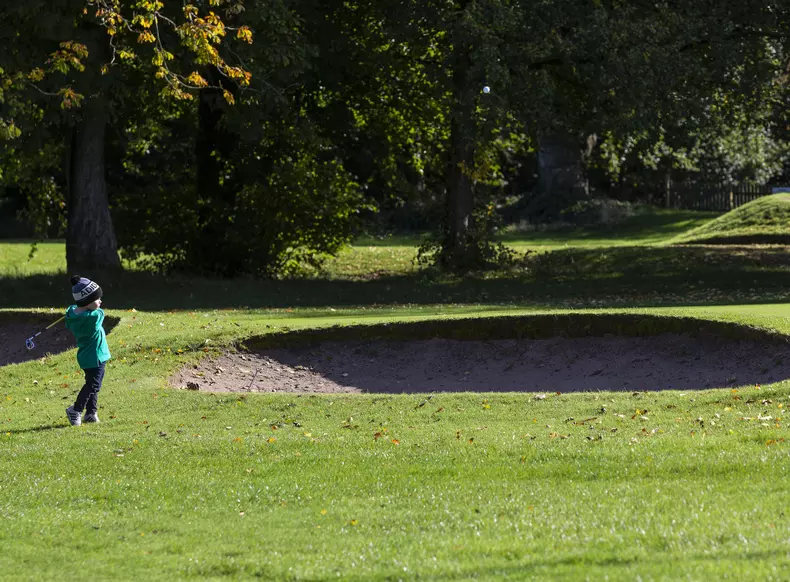 tk3s_swns_young_golfer_015