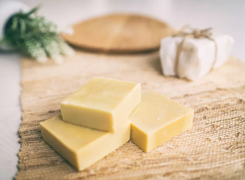 Cum să faci săpun de casă din ingrediente naturale
