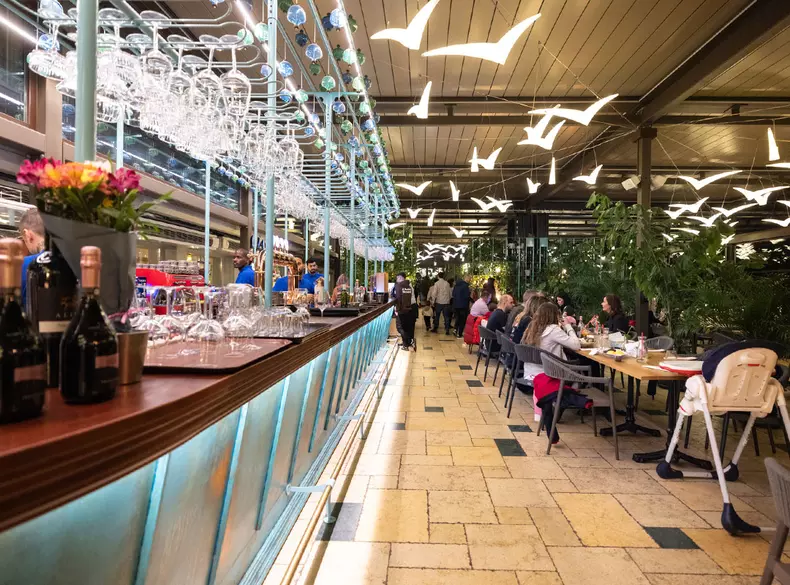 generatia z si millennials la restaurant (1)