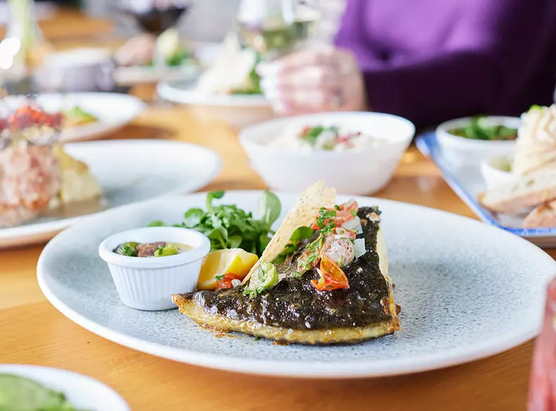 generatia z si millennials la restaurant (5)