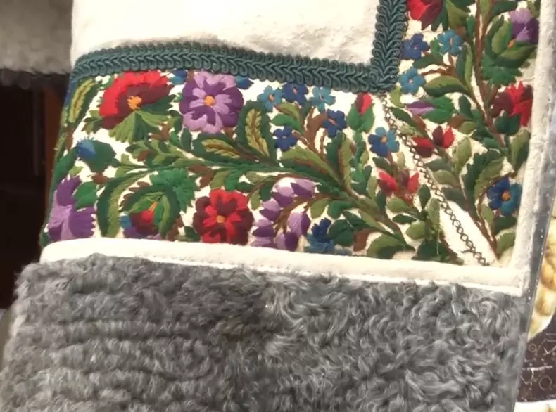 Bundița bucovineană, decorată cu mărgele (3)