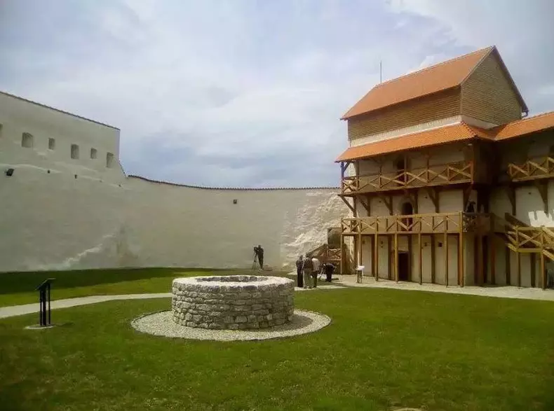 Cetatea Feldioara a fost reconstruită în totalitate. (11)