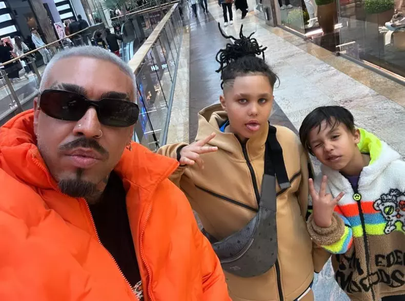 Alex Velea și băieții lui