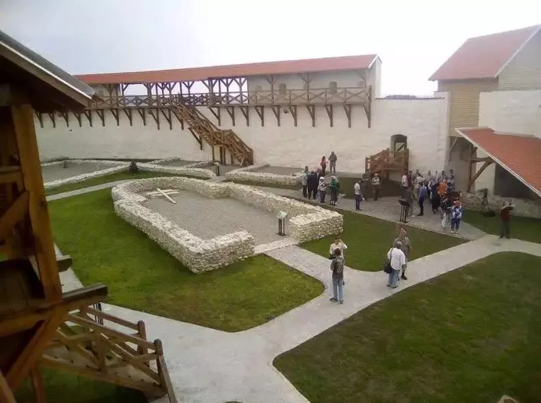 Cetatea Feldioara a fost reconstruită în totalitate. (5)