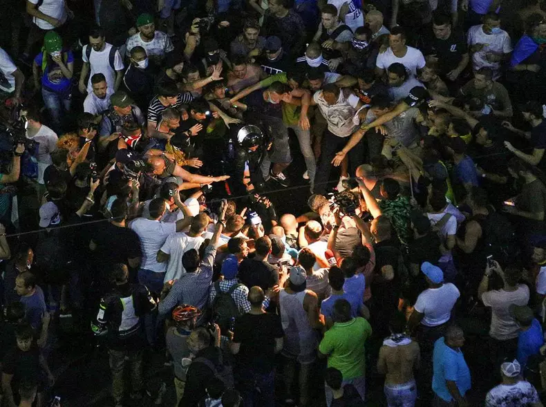 5 luni până la prescrierea faptelor în „Dosarul 10 August”. Foștii șefi ai Jandarmeriei, audiați după 8 ani de la violențele din Piața Victoriei- (10)
