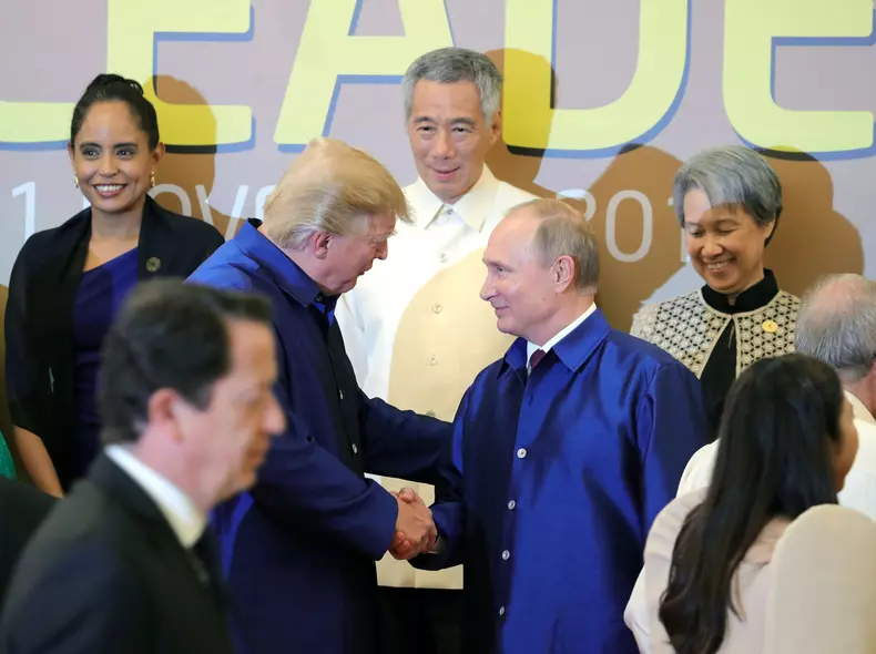 Donald Trump și Vladimir Putin au schimbat câteva vorbe la summitul APEC