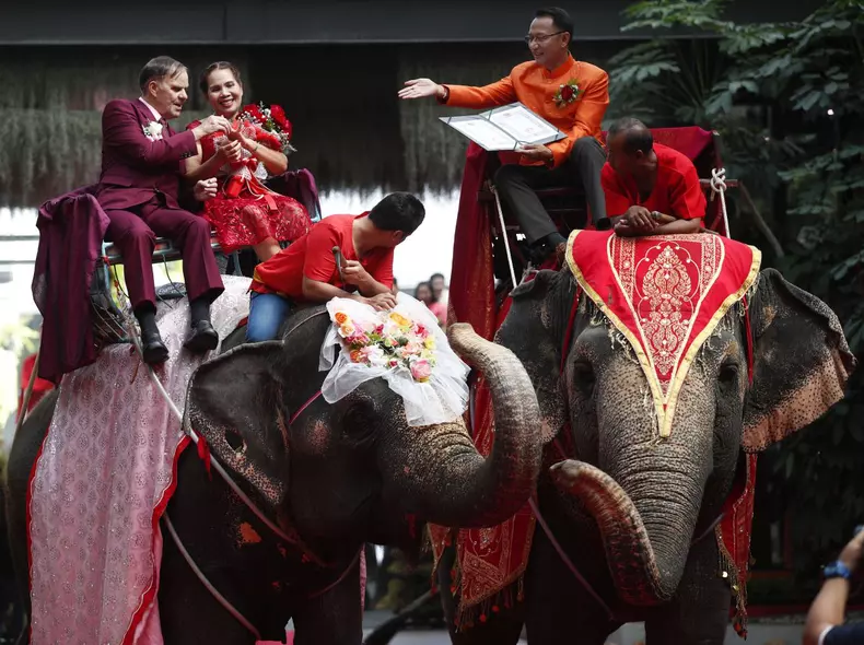 casatorie valentines day thailanda EPA