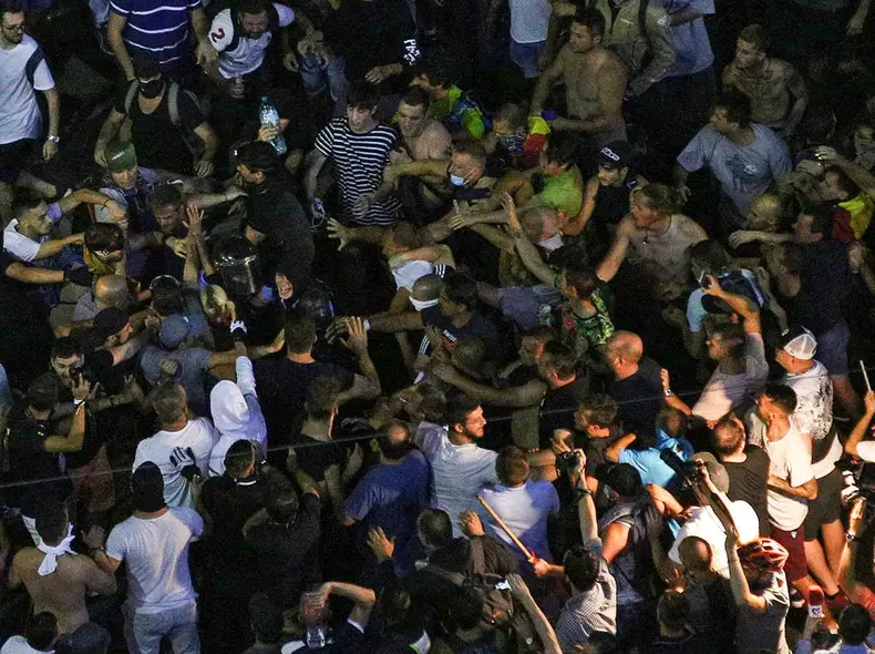 5 luni până la prescrierea faptelor în „Dosarul 10 August”. Foștii șefi ai Jandarmeriei, audiați după 8 ani de la violențele din Piața Victoriei- (11)