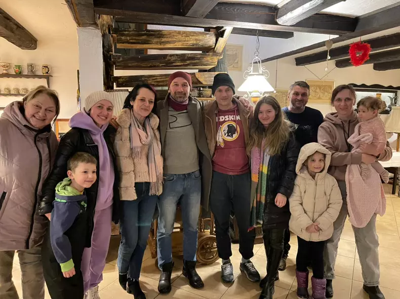 2--alexander-cu-familia-la-pensiune-