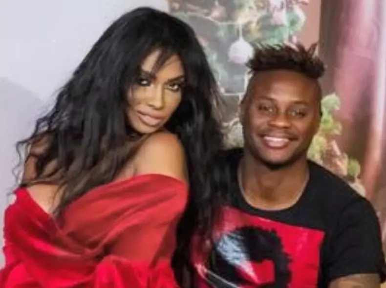 laurette-s-a-despartit-de-fotbalist-4