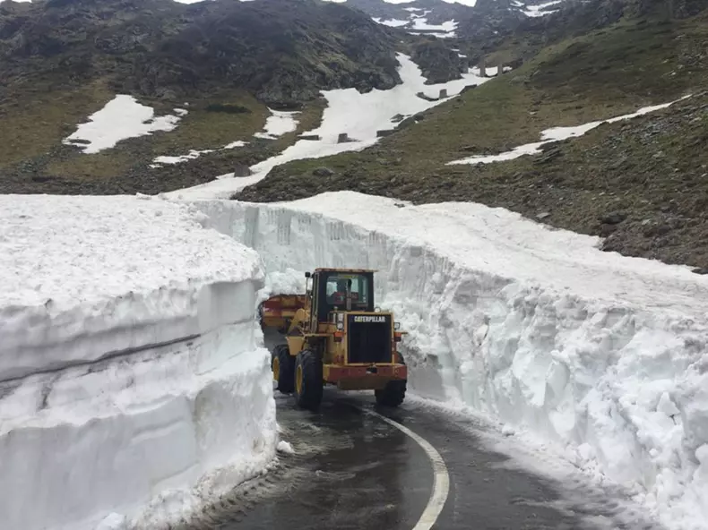 2017_05_24_1_foto-au-inceput-lucrarile-pentru-redeschiderea-transfagarasanului_83926 (1)