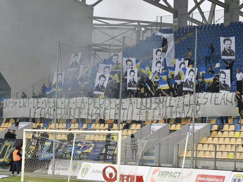 banner Ilie Oană