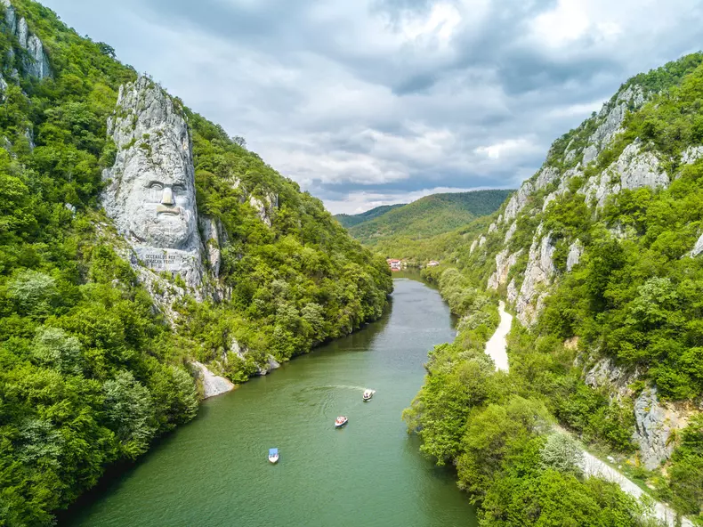 Decebal,Head,Sculpted,In,Rock,,Danube,Gorges,(cazanele,Dunarii),,