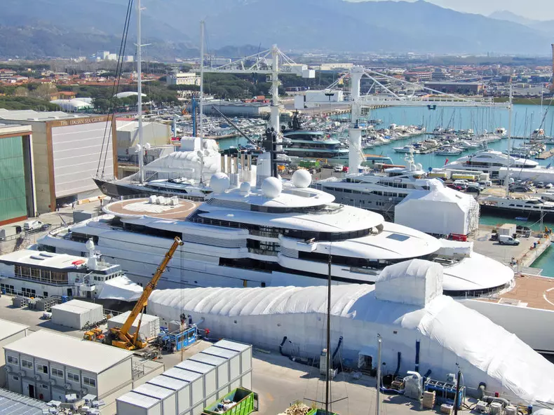 Superyacht Scheherazade docked at the Tuscan port of Marina di Carrara, possibly traceable to Putin, changes crew
