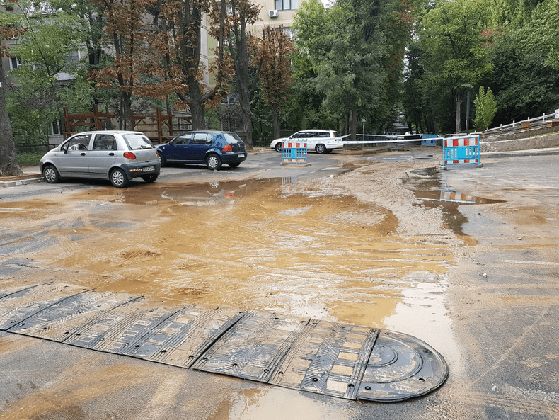 Avarie la rețeaua de apă în sectorul 4