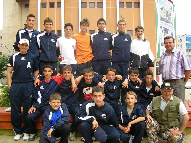 1082891_490766937666760_1336151565_n