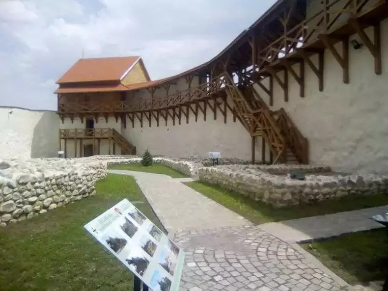 Cetatea Feldioara a fost reconstruită în totalitate. (12)