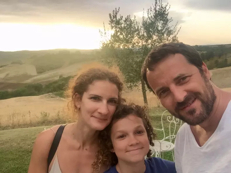 Andrei Aradits in Toscana cu sotia si fiul