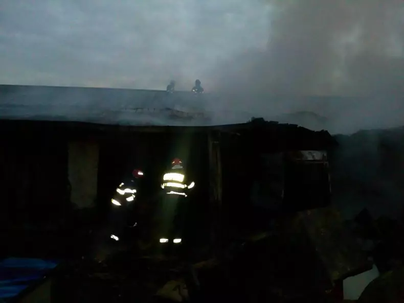 Incendiu depozit iasi3