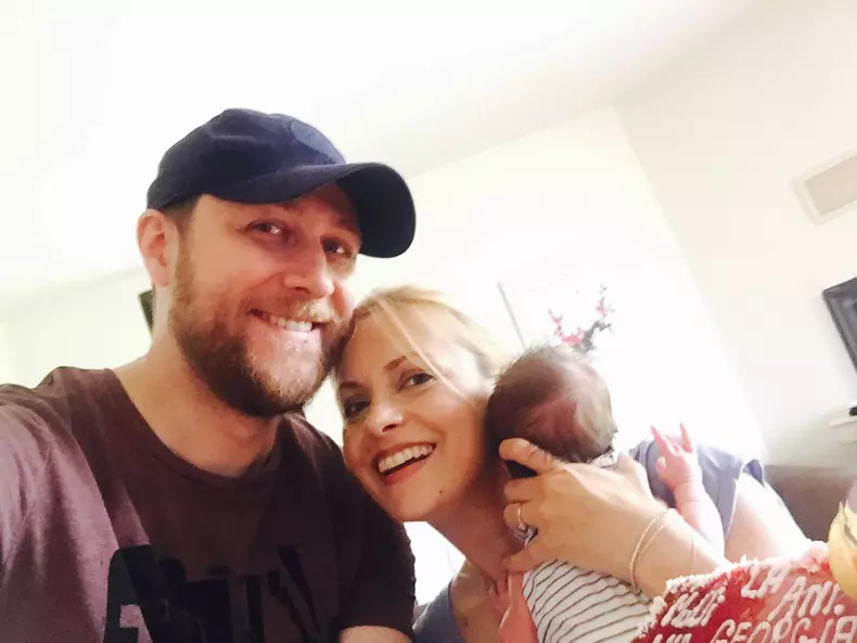 Simona Gherghe cu sotul si fetita