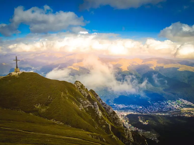 love is all we need expozitie 10