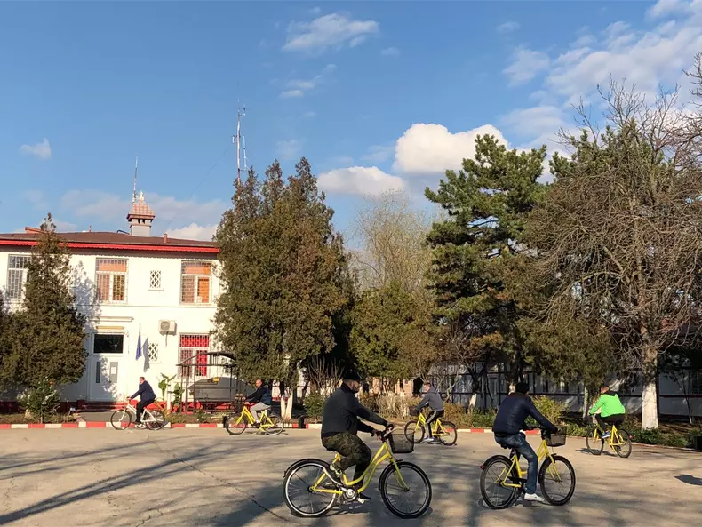 1-detinuti pe biciclete