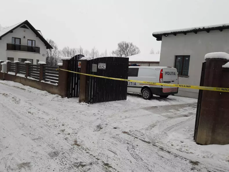 imagini din timpul perchezitiei de la Radauti (4)