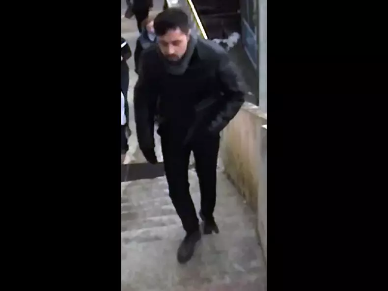 Cine este bărbatul care și-a împins tatăl de la balcon în Roman (1)