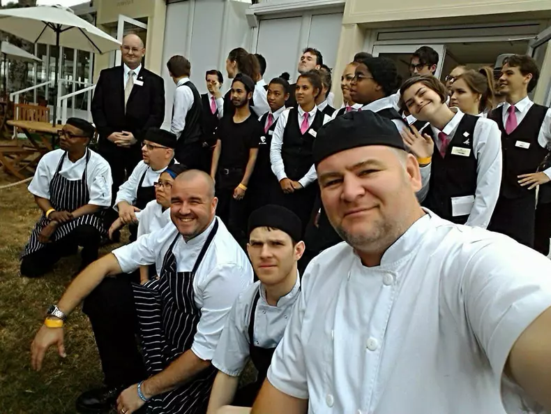 28511056_1793530310708227_1074509768_n